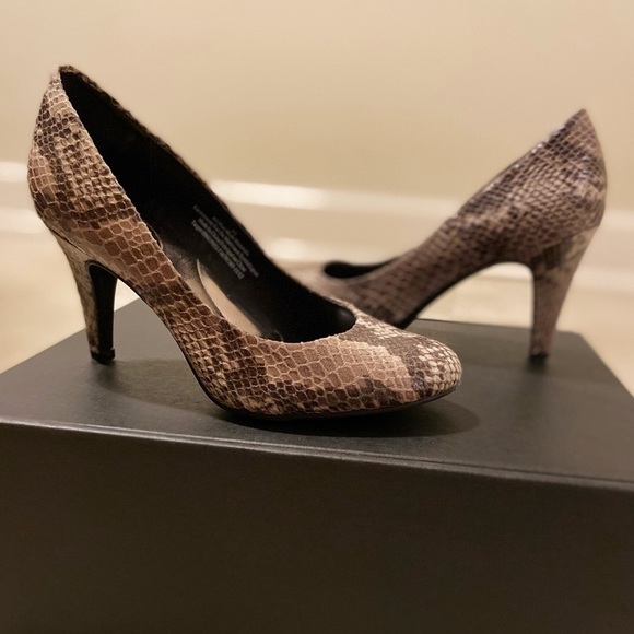 Snakeskin heels - Picture 2 of 15